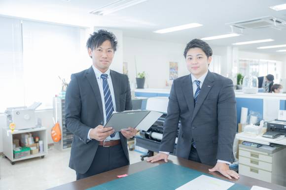 20代~30代を中心に60代まで。同年代から親子ほど年齢の離れた仲間もいる社内はアットホームでコミュニケーションも豊か。いろんな話が聞けて成長できるのも魅力。